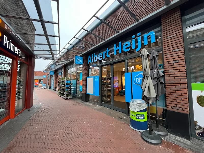 View of Winkelcentrum Hogeweij in Weesp, NH