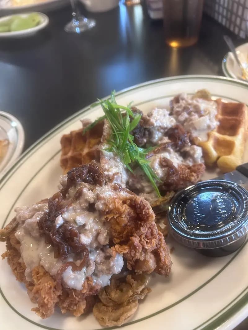 View of Wonderland Diner in Greendale, WI