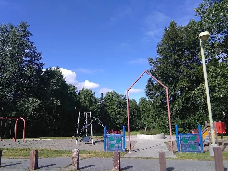 View of Woodland Park in Anchorage, KY