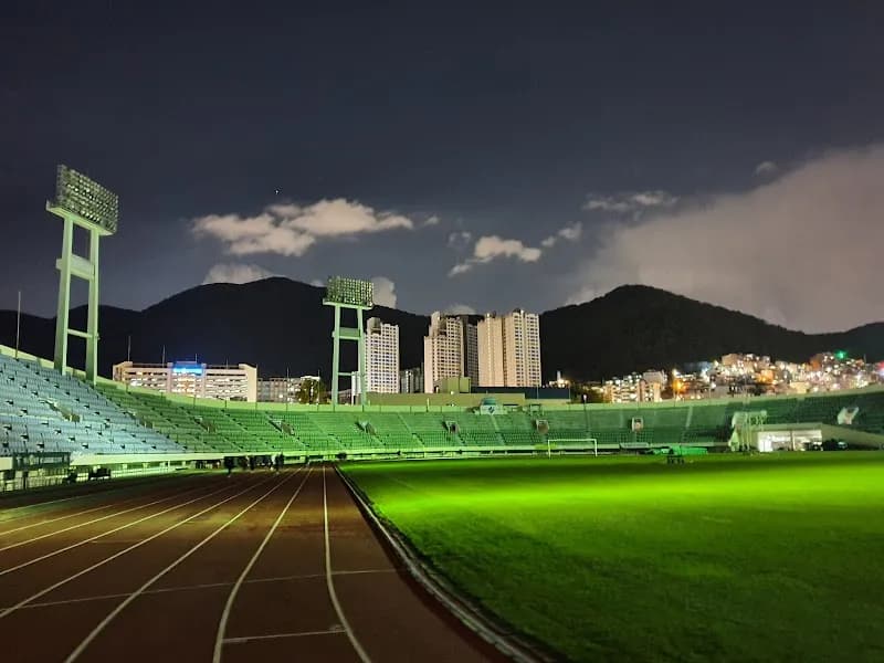 Yeongdo Sports Complex sports in Yeongdo-gu, Busan