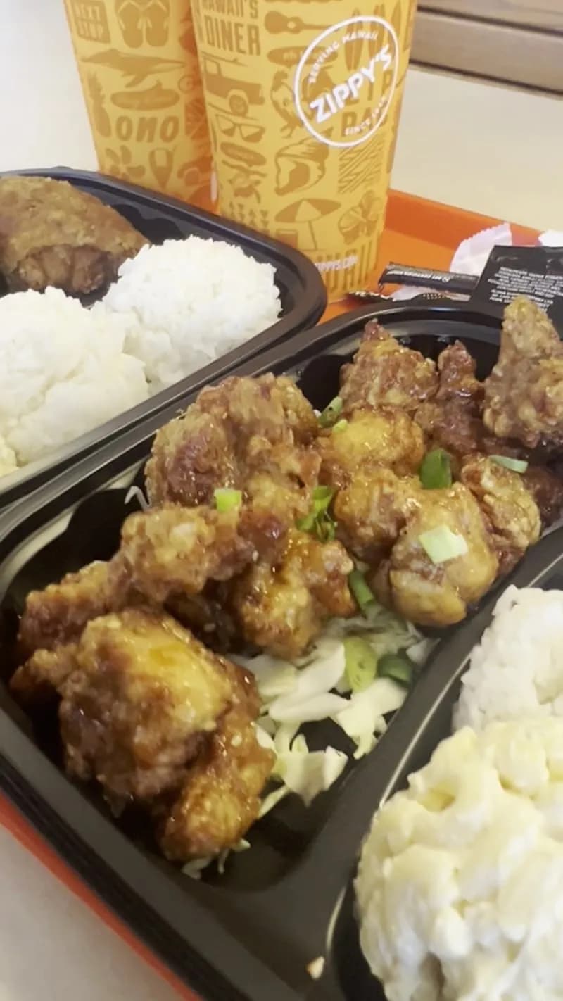 View of Zippy's Makiki in Honolulu, HI