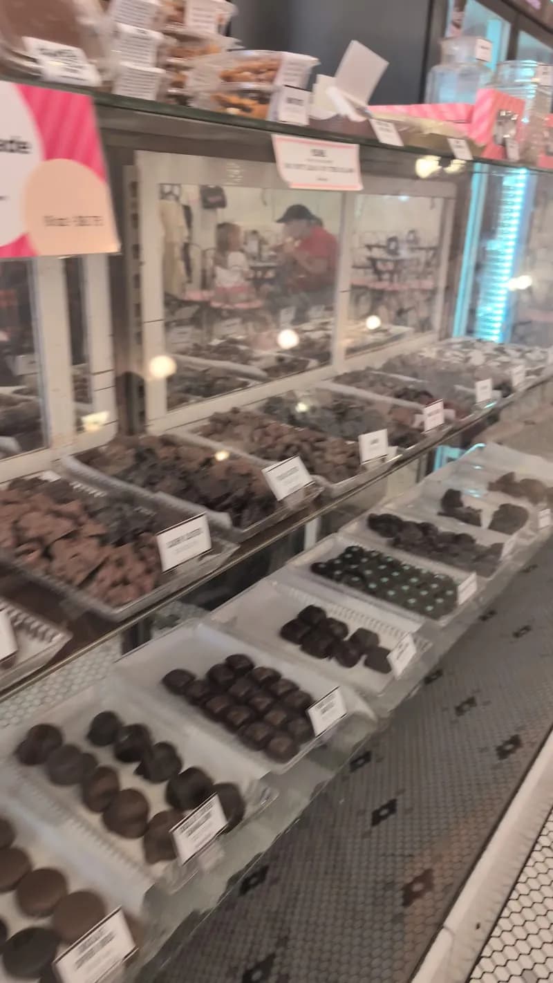 View of Aglamesis Bros in Hyde Park, OH