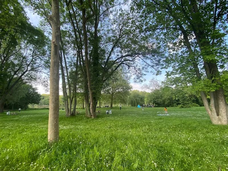 Aire de jeux playground in Evry, IDF