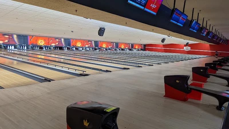 AMF Land Park Lanes bowling alley in Land Park, CA