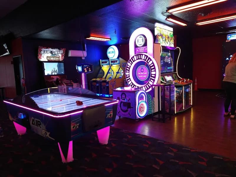 View of AMF Land Park Lanes in Land Park, CA