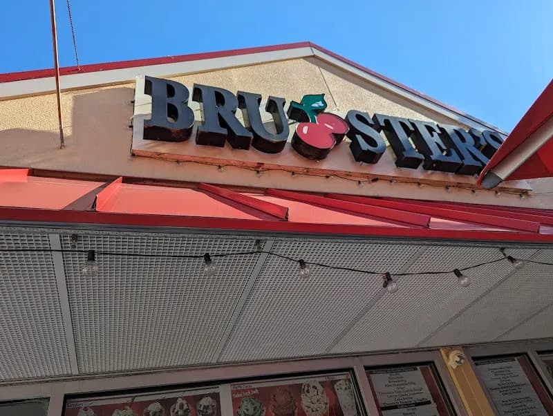 View of Bruster's Real Ice Cream in Midlothian, VA