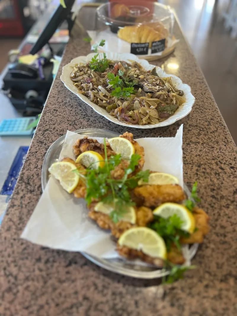 View of Café da Madalena in Madalena, Porto