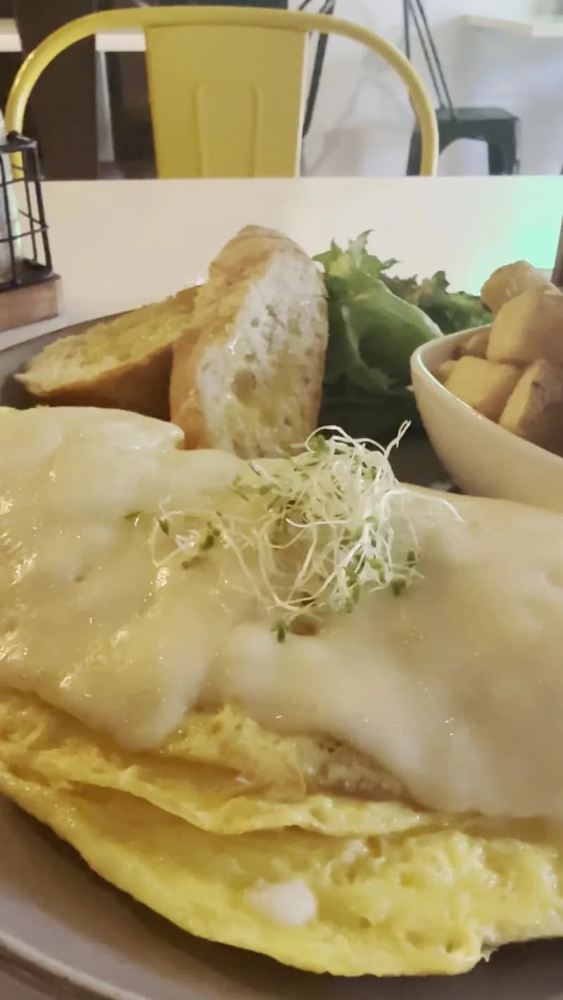 View of Cafetería Junqueña in Juncos, PR