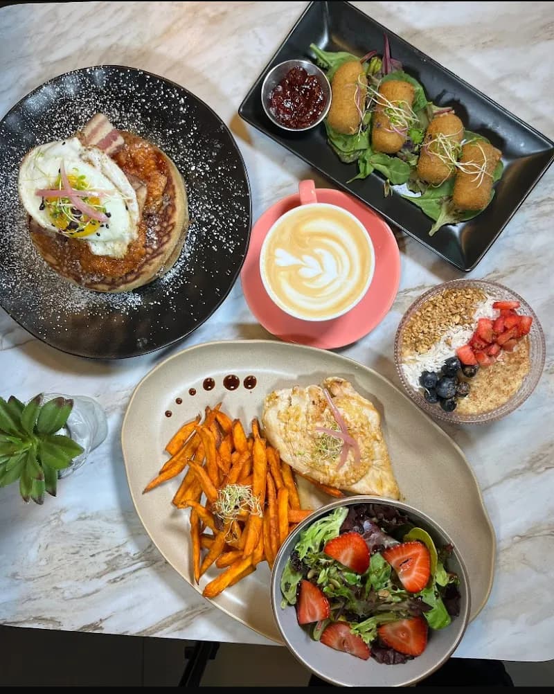 View of Cafetería Junqueña in Juncos, PR