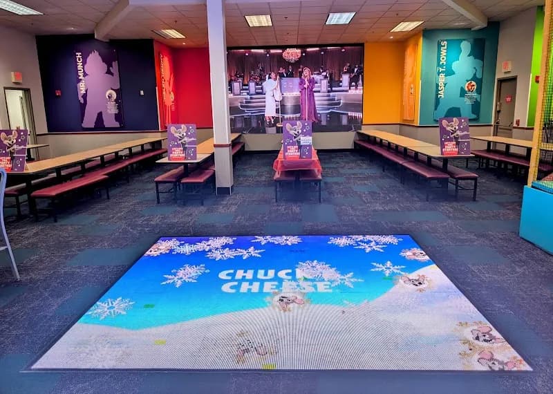 Chuck E. Cheese pizza restaurant in Bloomington, MN