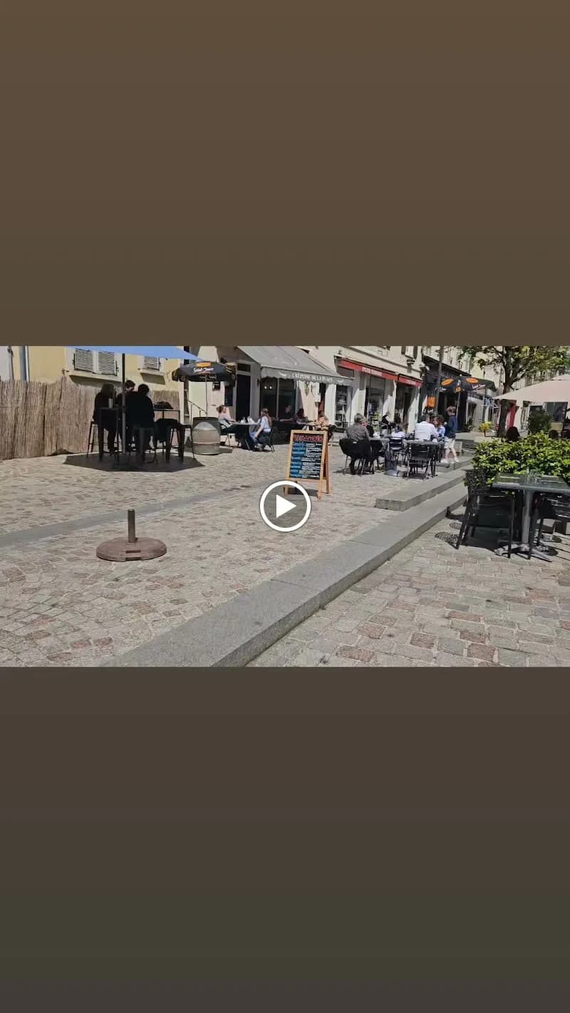 View of Crêperie du Vieux Melun in Melun, IDF