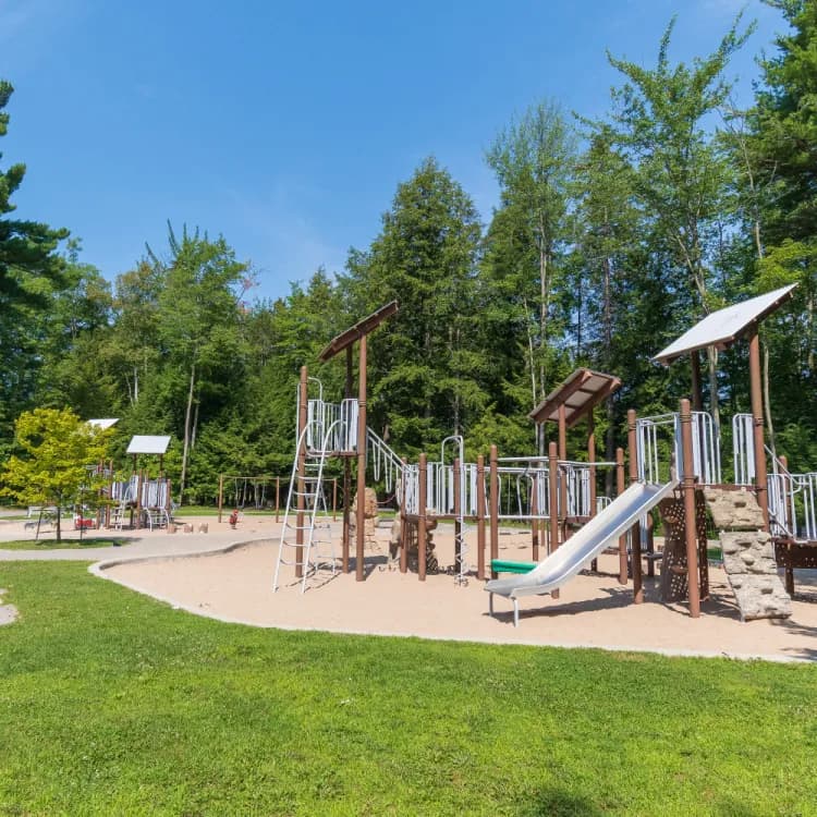 De Fontainebleau Park park in Blainville, QC