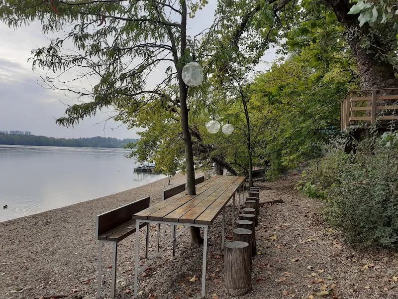 Dunapart, Kossuth-part tourist attraction in Óbuda, Budapest