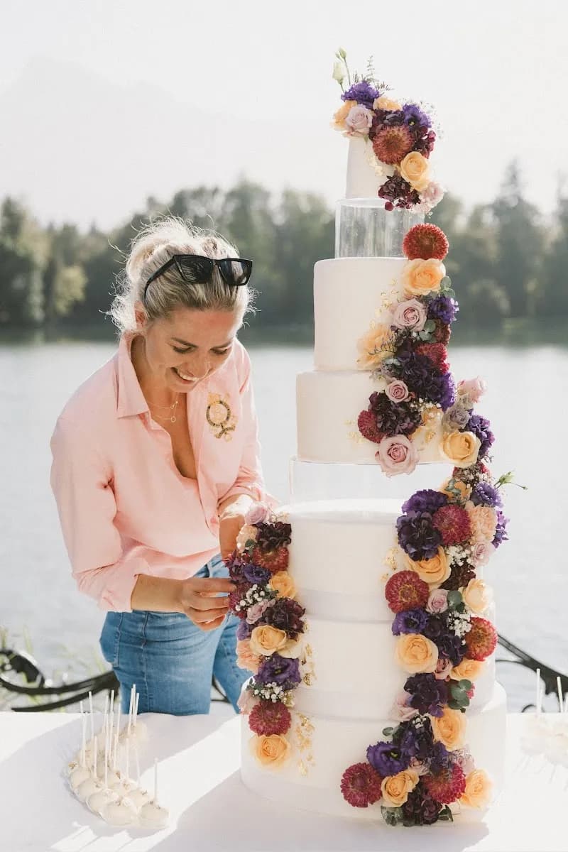 View of Eiskonditorei Puch in Puch, Salzburg