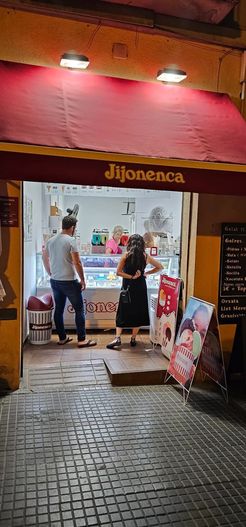 Gelateria Molins ice cream in Molins de Rei, CT