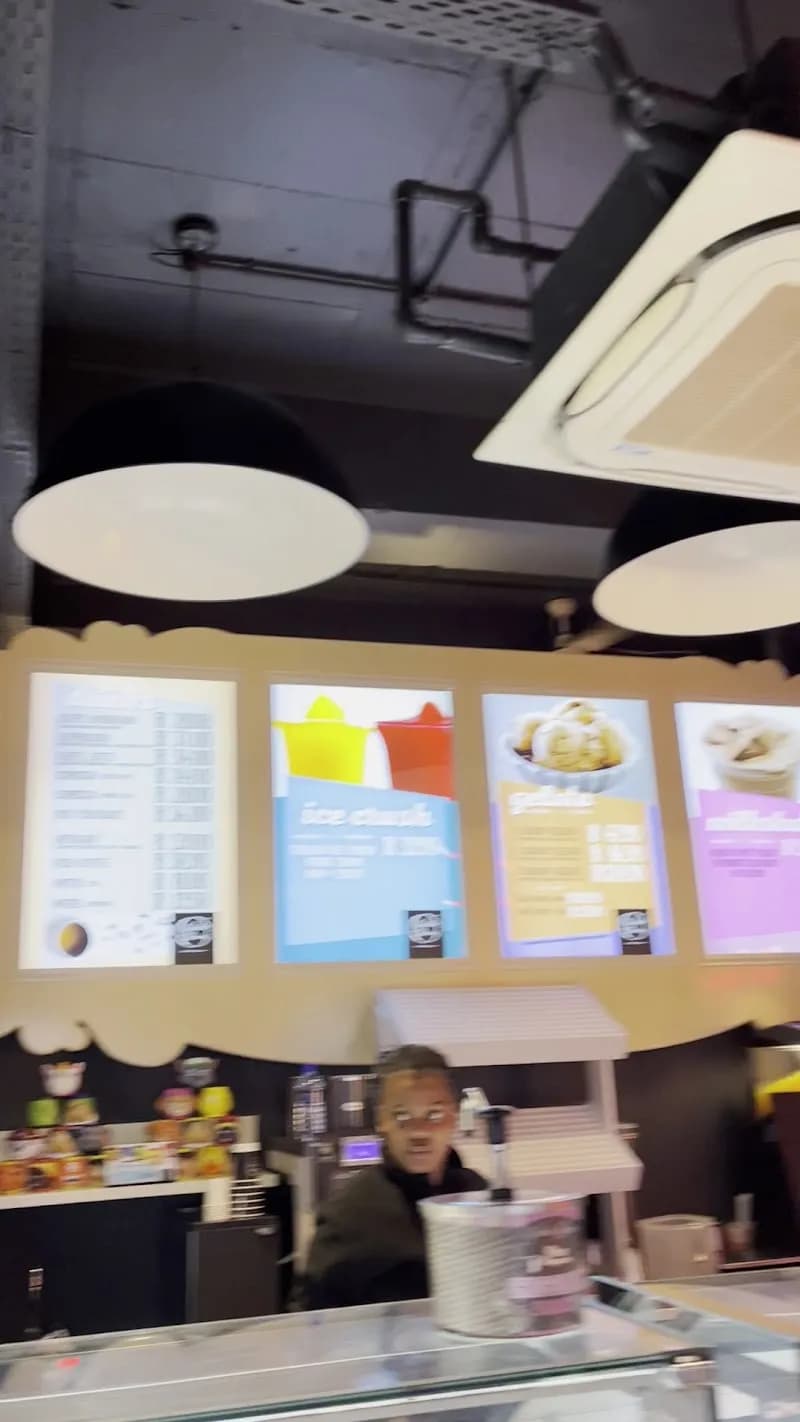 View of Gelato i Caffè in Camps Bay, WC