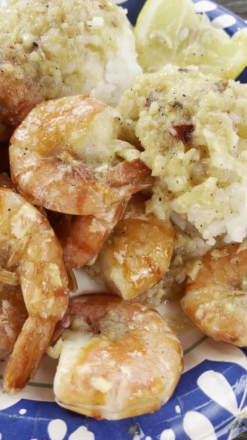 View of Giovanni's Shrimp Truck in Haleiwa, HI