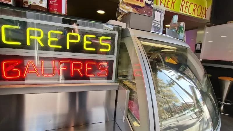 View of Glacerie Maison Mazzucchelli in Juan-les-Pins, PACA