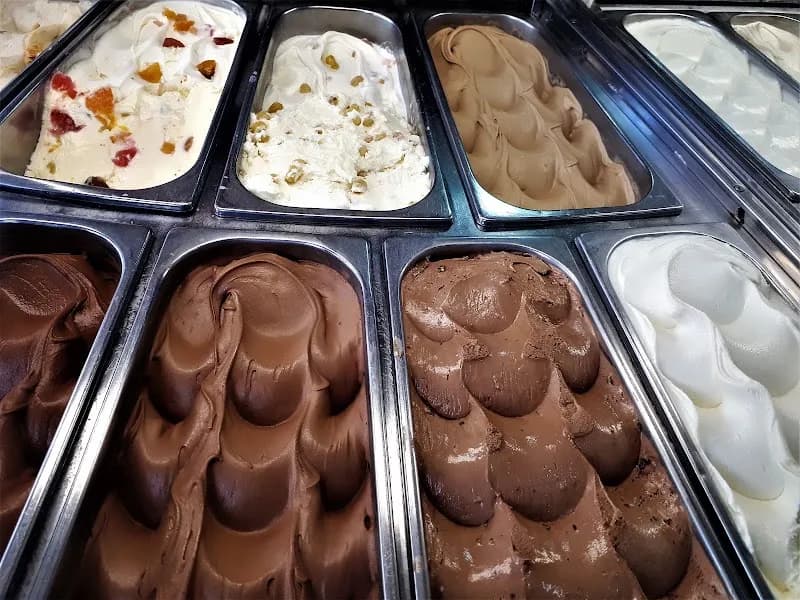 View of Glacerie Maison Mazzucchelli in Juan-les-Pins, PACA