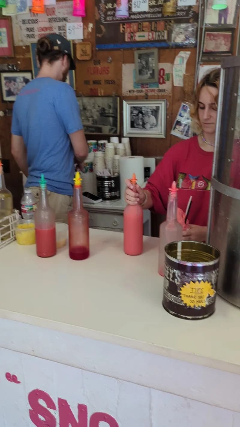 View of Hansen's Sno-Bliz in Walker, LA
