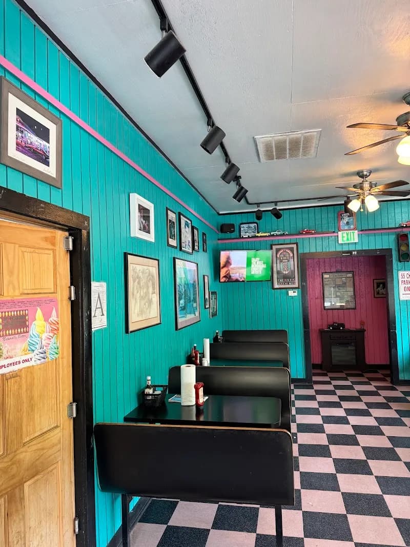 View of Happy Daz Diner in Hernando, MS