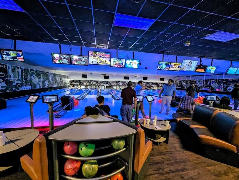 View of High Desert Lanes Bowling Center in Stockton, CA