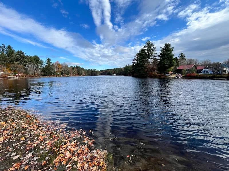 Highland Lake lake in Weare, NH