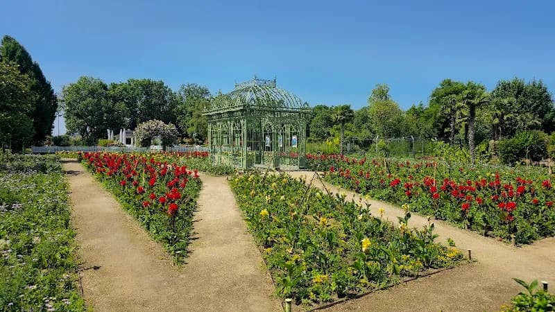 View of Hirschstetten Library (Bücherei Hirschstetten) in Hirschstetten, VIE