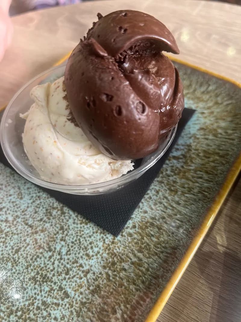 View of Hivernage Ice Cream Parlors in Hivernage, MS