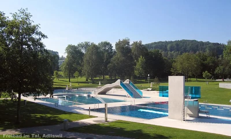 Indoor and outdoor pools "im Tal" swimming pool in Adliswil, ZH