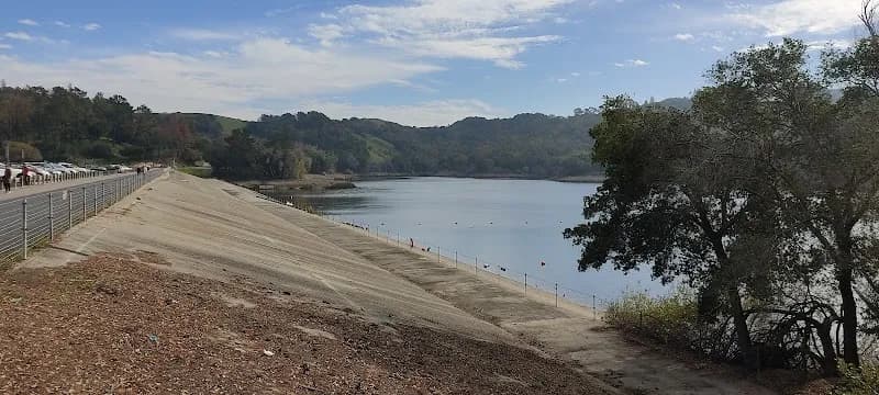 Intersection of Lafayette Reservoir Rim Trail & Moraga Way Trail hiking area in Lafayette, CA