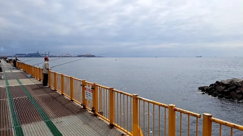 Isogo Fishing Piers fishing pier in Isogo, Kanagawa
