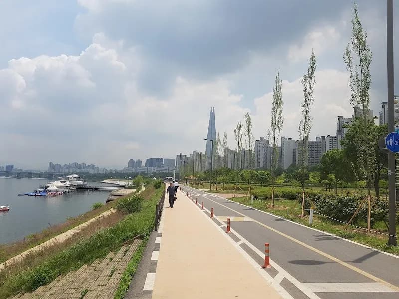 Jamsil Hangang Park park in Songpa, SE