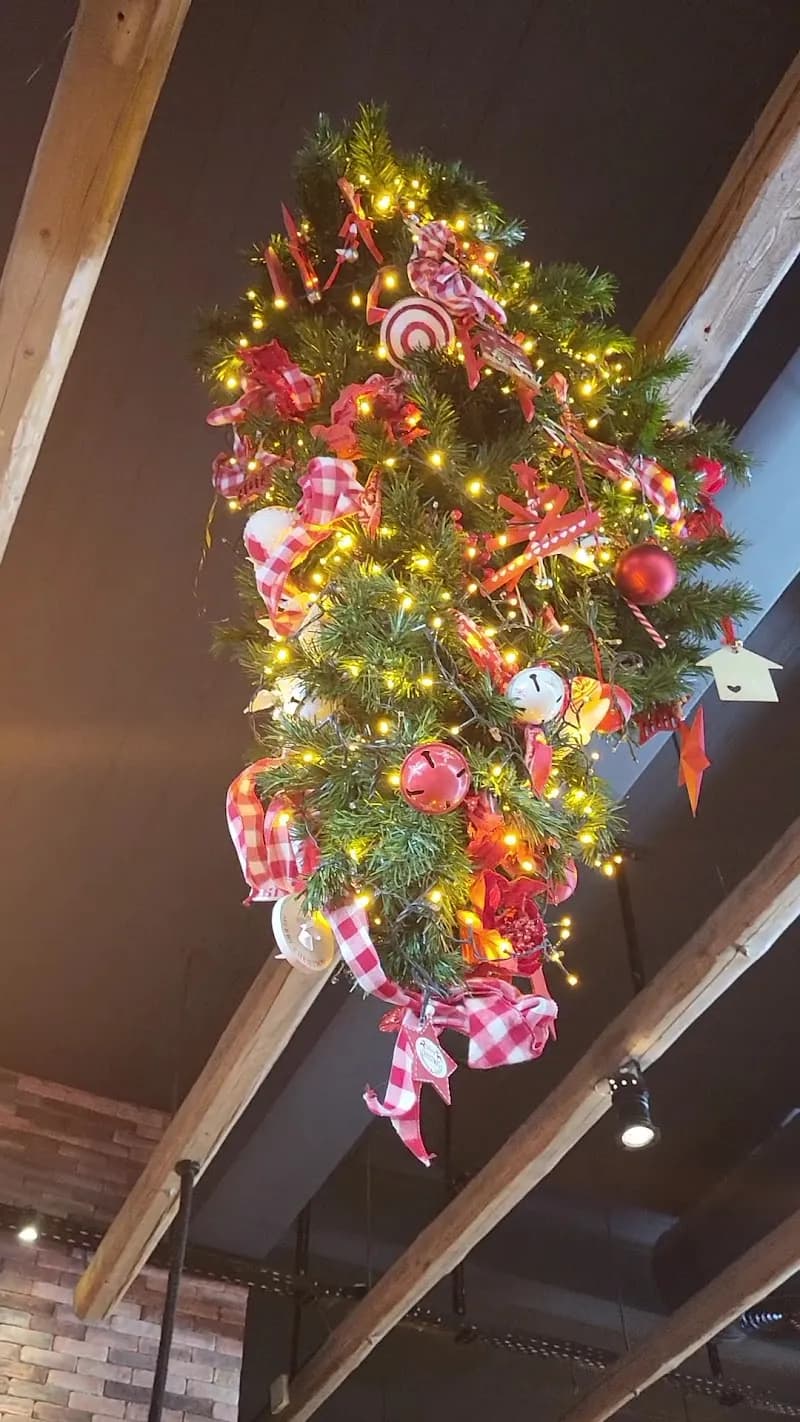 View of Kafeneio Argyroupoli in Argyroupoli, AT