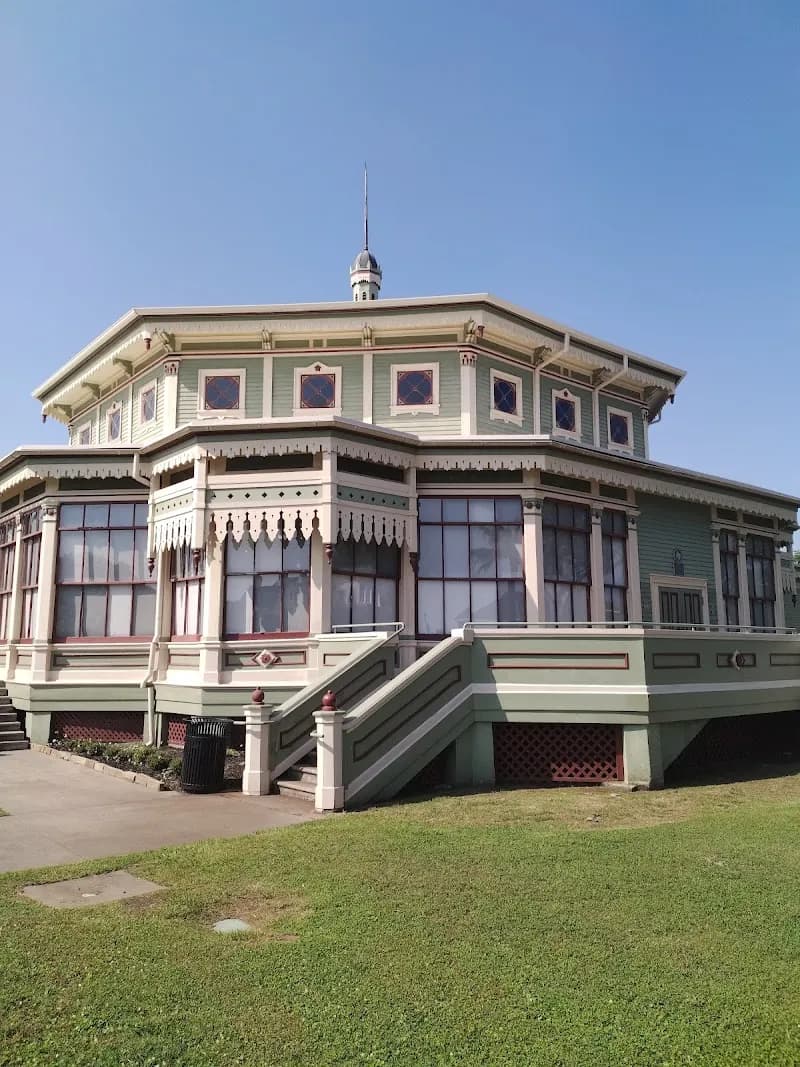 View of Kempner Park in Galveston, TX