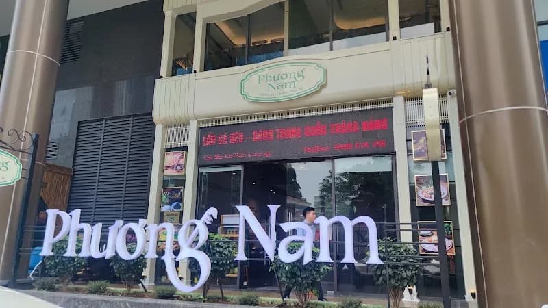 View of Lê Văn Lương Food Street in Thanh Xuân, HN