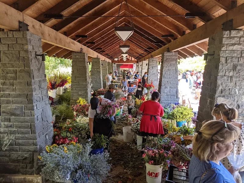 View of Lake Oswego Farmers' Market in Lake Oswego, OR