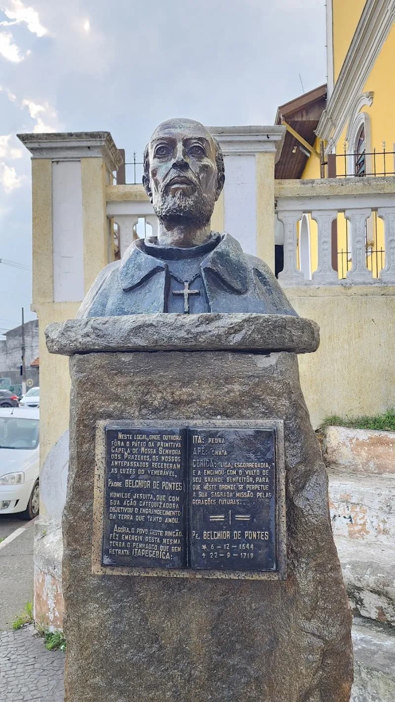 View of Largo da Praça da Matriz de Itapecerica da Serra in Itapecerica da Serra, SP