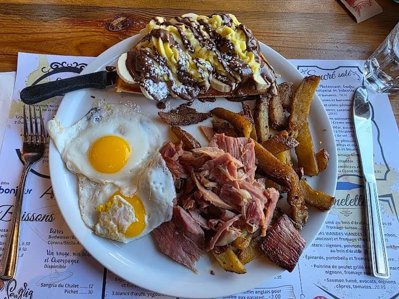 View of Le Petit Trappeur Café in Blainville, QC