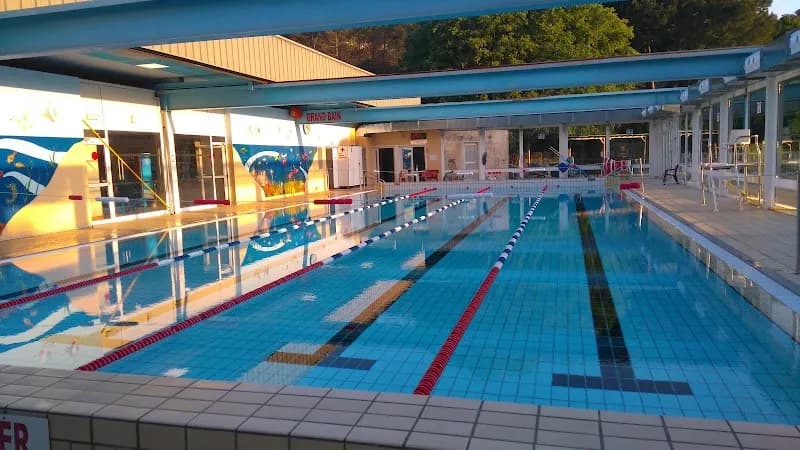 Les Tuilières Public Pool swimming pool in Golfe-Juan, PACA