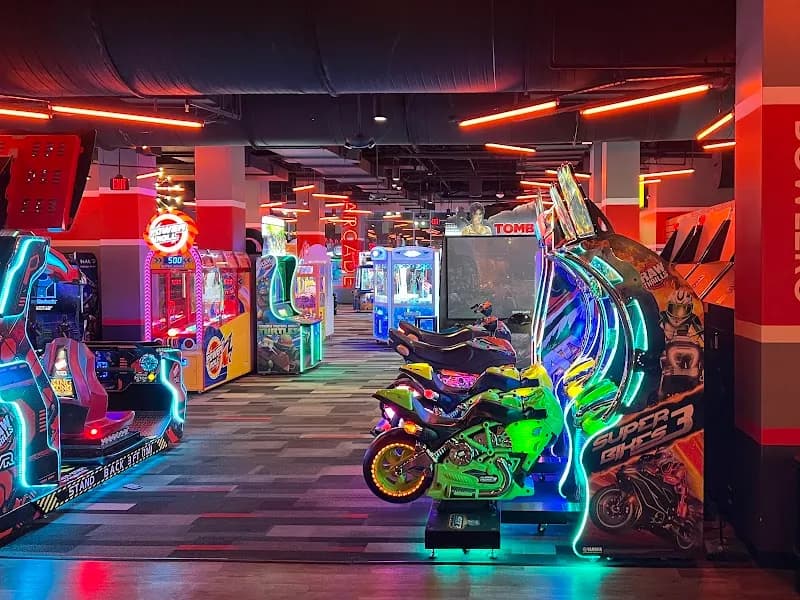 Lucky Strike Arlington bowling alley in Alexandria, VA