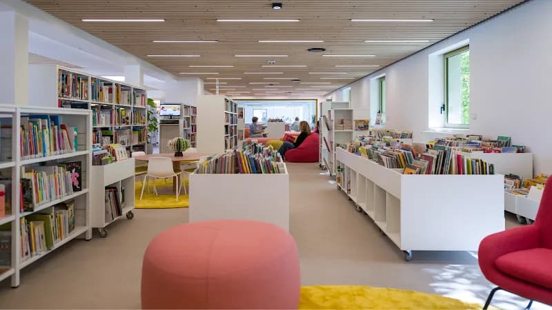 Médiathèque De L'ancienne Poste - Heure Joyeuse library in Versailles, IDF