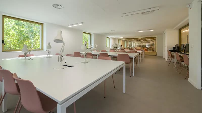 View of Médiathèque De L'ancienne Poste - Heure Joyeuse in Versailles, IDF