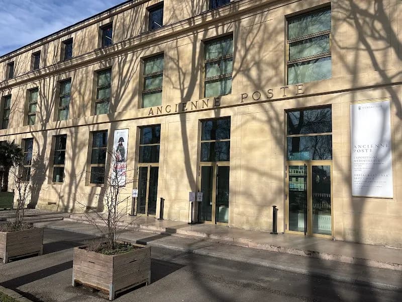 View of Médiathèque De L'ancienne Poste - Heure Joyeuse in Versailles, IDF