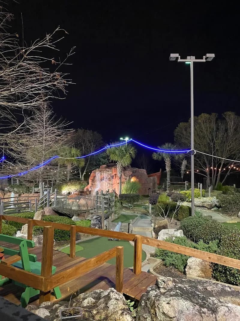 View of Mac n Bones Golf & Grill in Jackson, MS