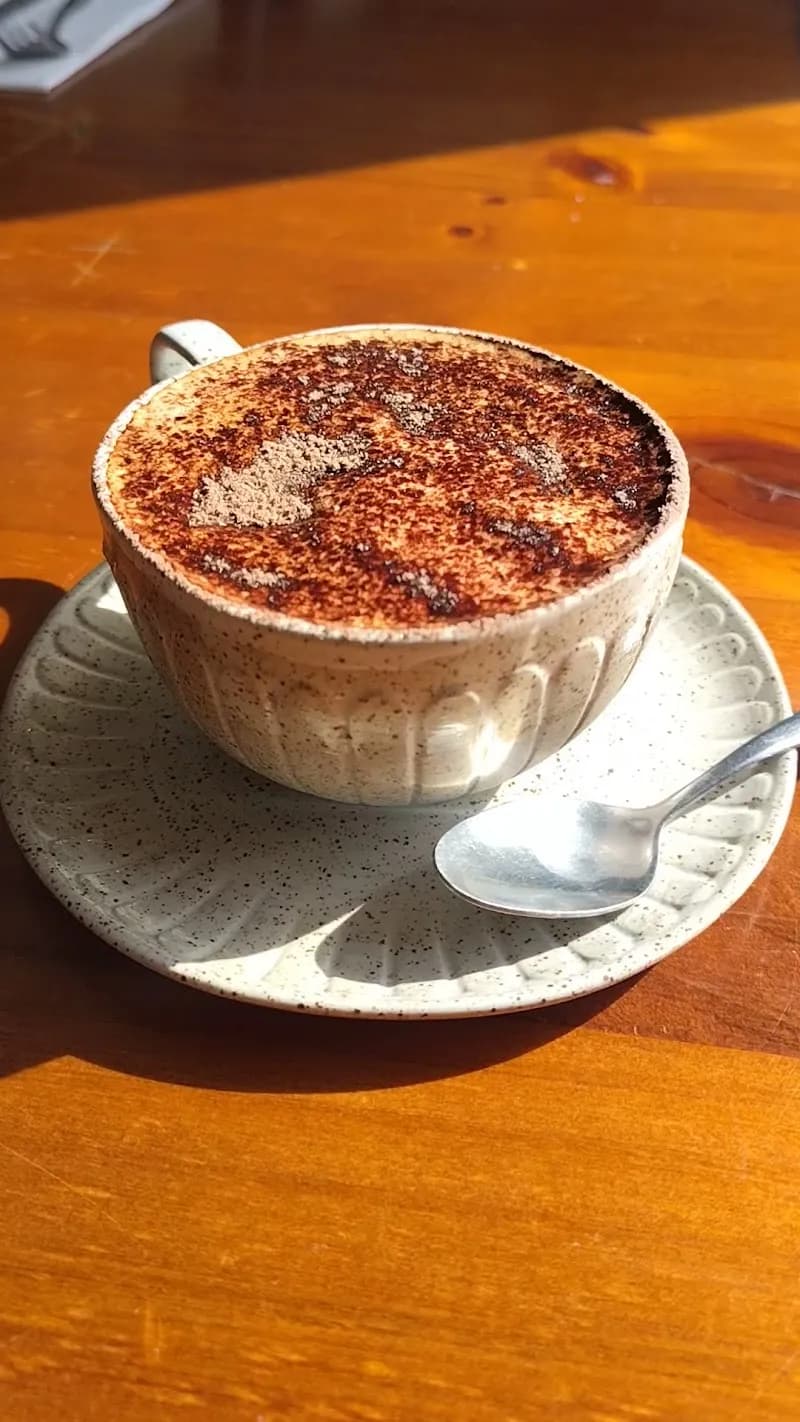 View of Macquarie Street Cafe in Windsor, NSW