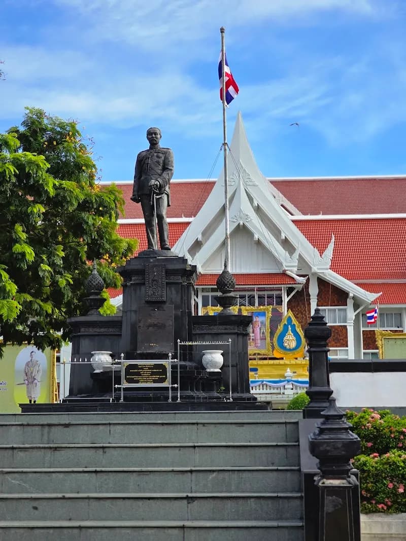 Makut Rommayasaran Park state park in Nonthaburi, BKK