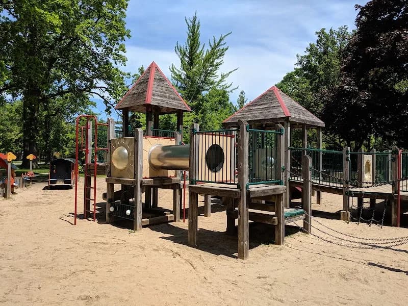 View of Maple Park in Wilmette, IL