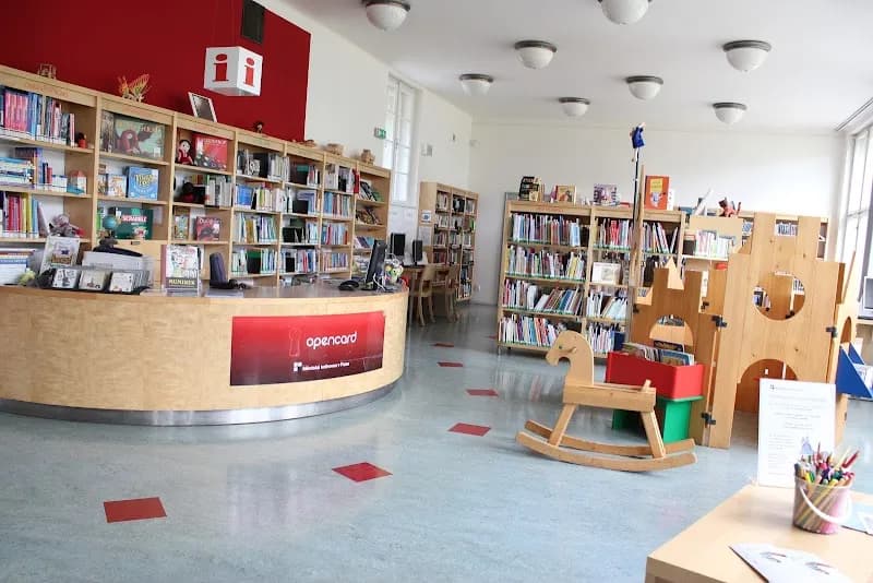 Milunič Library (Knihovna Matěje Rejchrata) library in Vinohrady, CZ