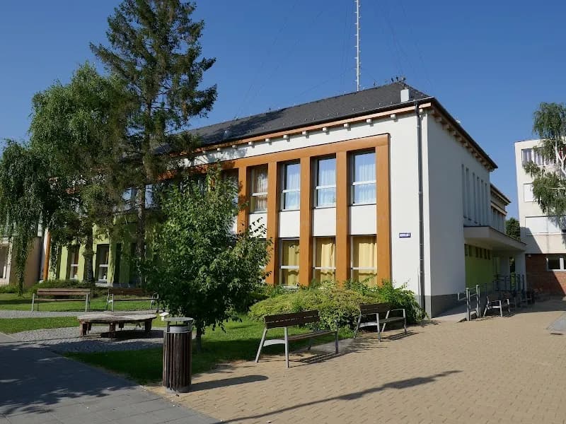 Monori Dr. Borzsák István Városi Könyvtár és Helytörténeti Kiállítás library in Monor, Budapest